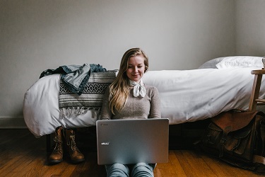Consumers five times happier online shopping than on social media