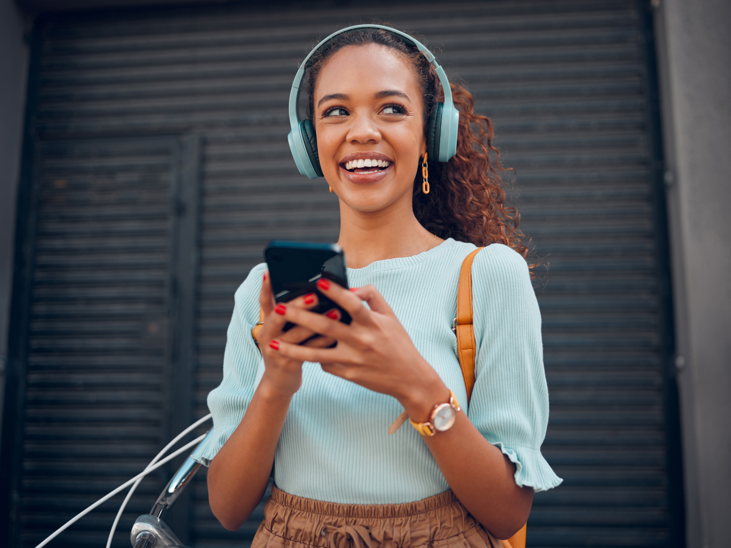 Infographic: Digital vs. Traditional Shopping: A customer’s story